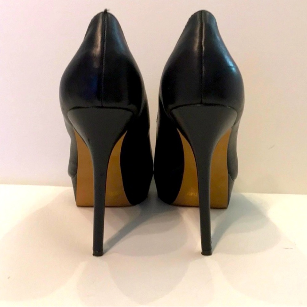 Vince Camuto Black heels. - Picture 4 of 5